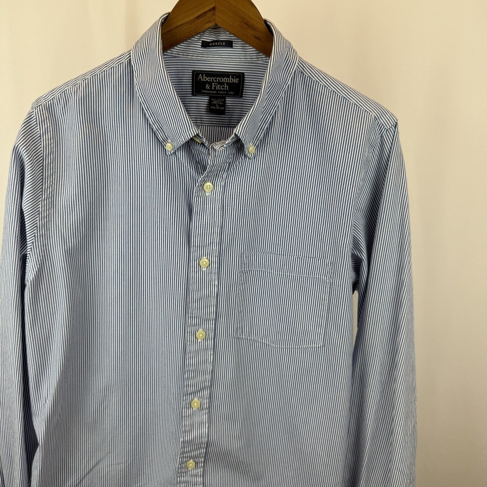 Abercrombie & Fitch Men's L Muscle‎ Shirt Blue Pinstripes Long Sleeve